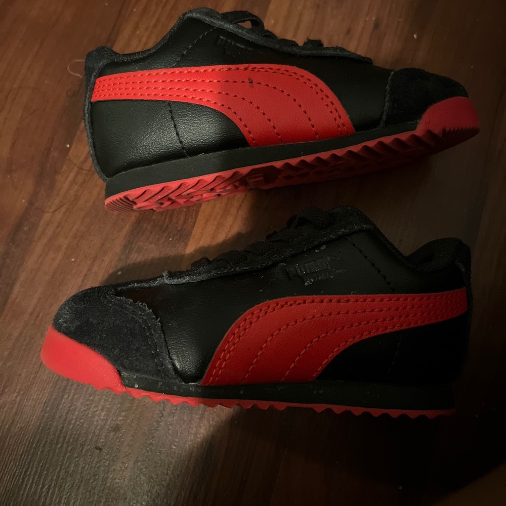 Puma red/black sneakers